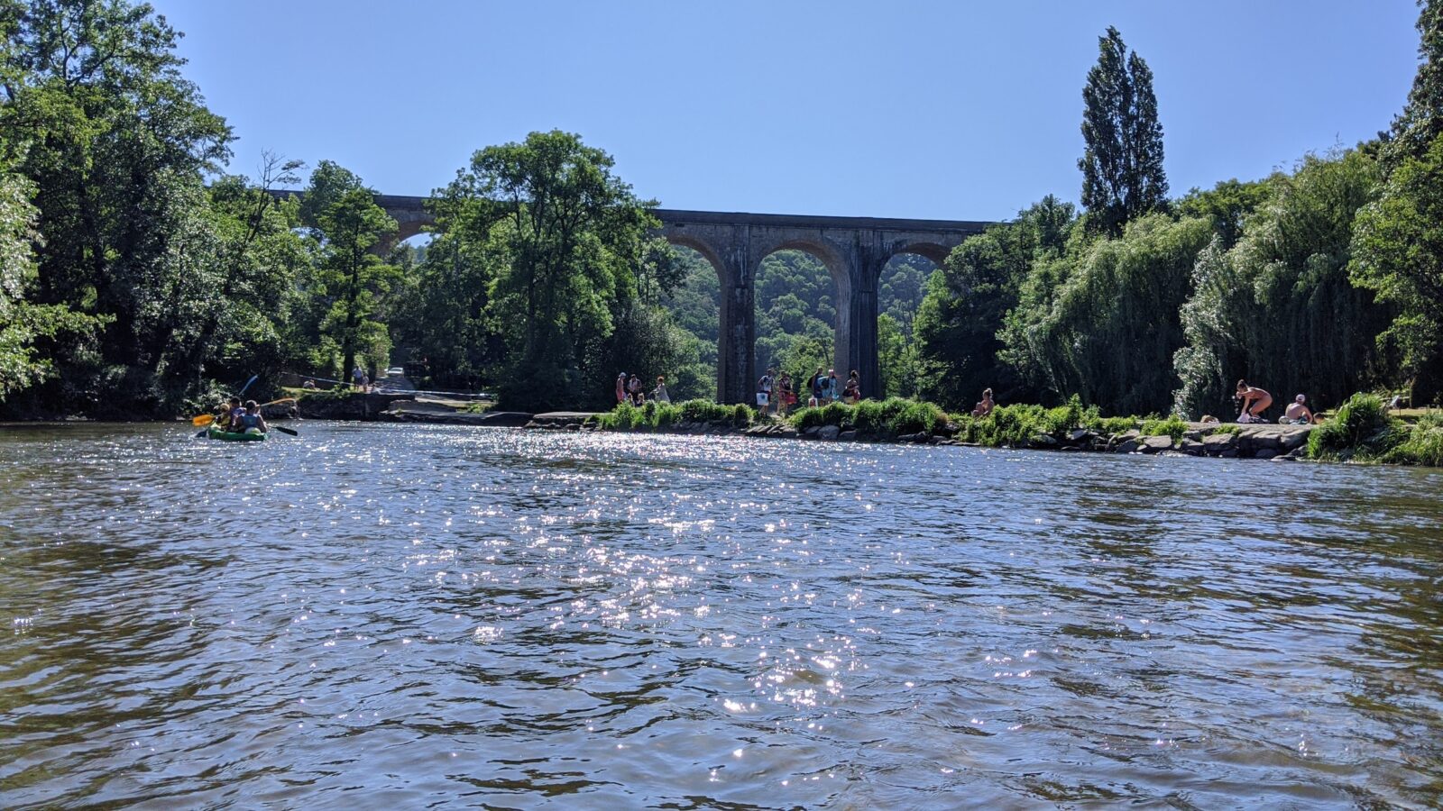 Kayak à Pont d’Ouilly : escapade nature en Suisse Normande
