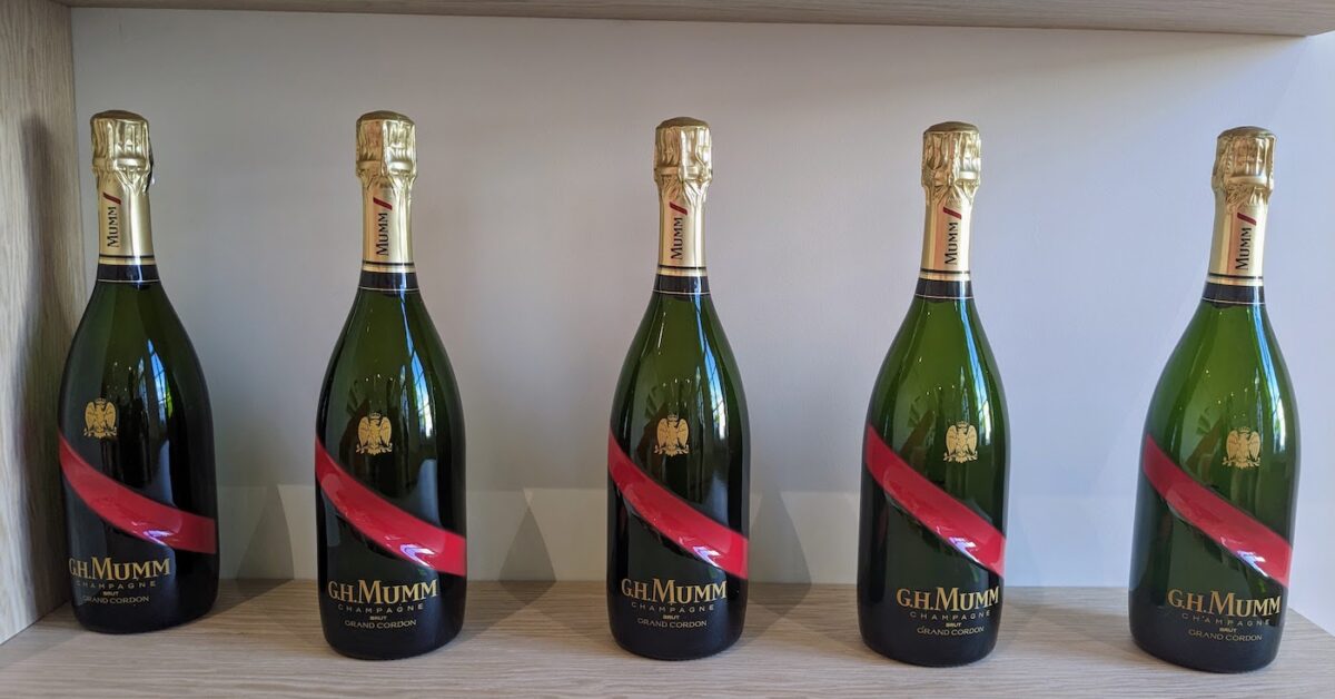 champagne mumm